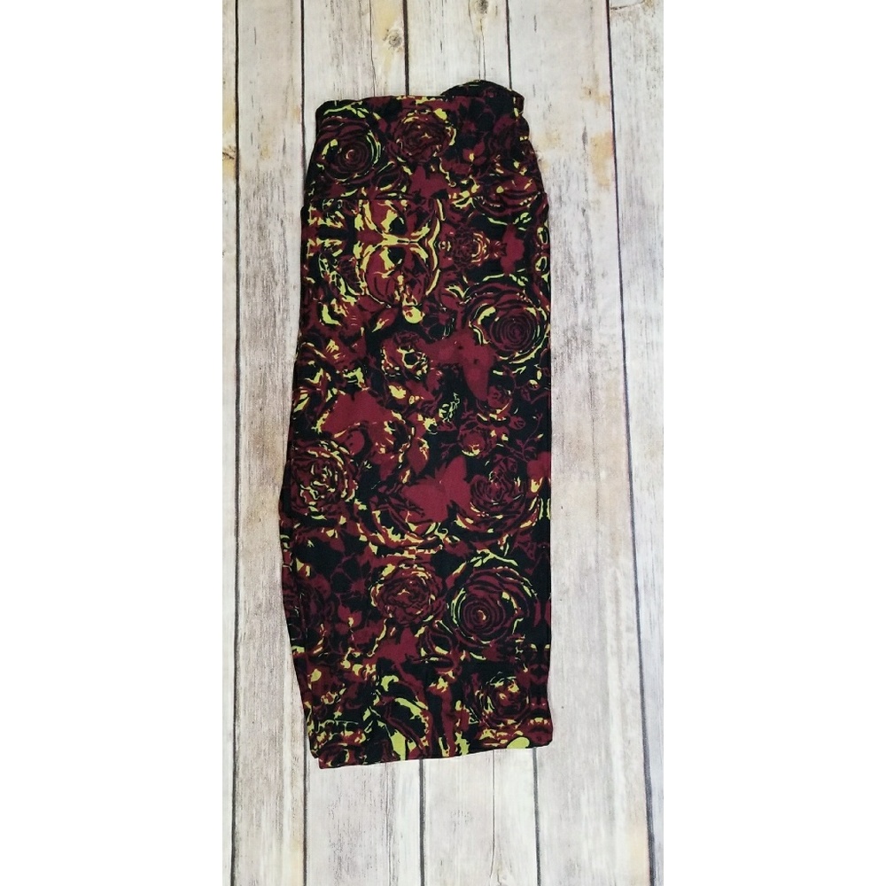 One Size LuLaRoe Leggings ~ ROSES ~ 🥀